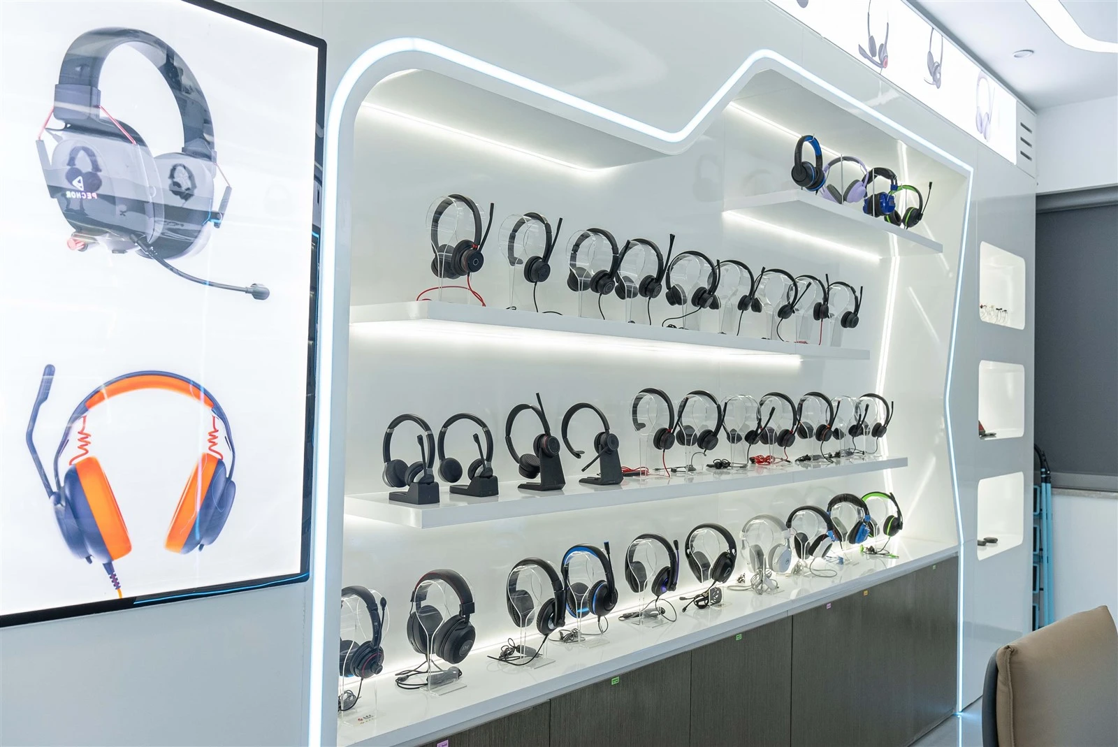 Why is a UC headset essential for modern offices? Why is a UC headset essential for modern offices?